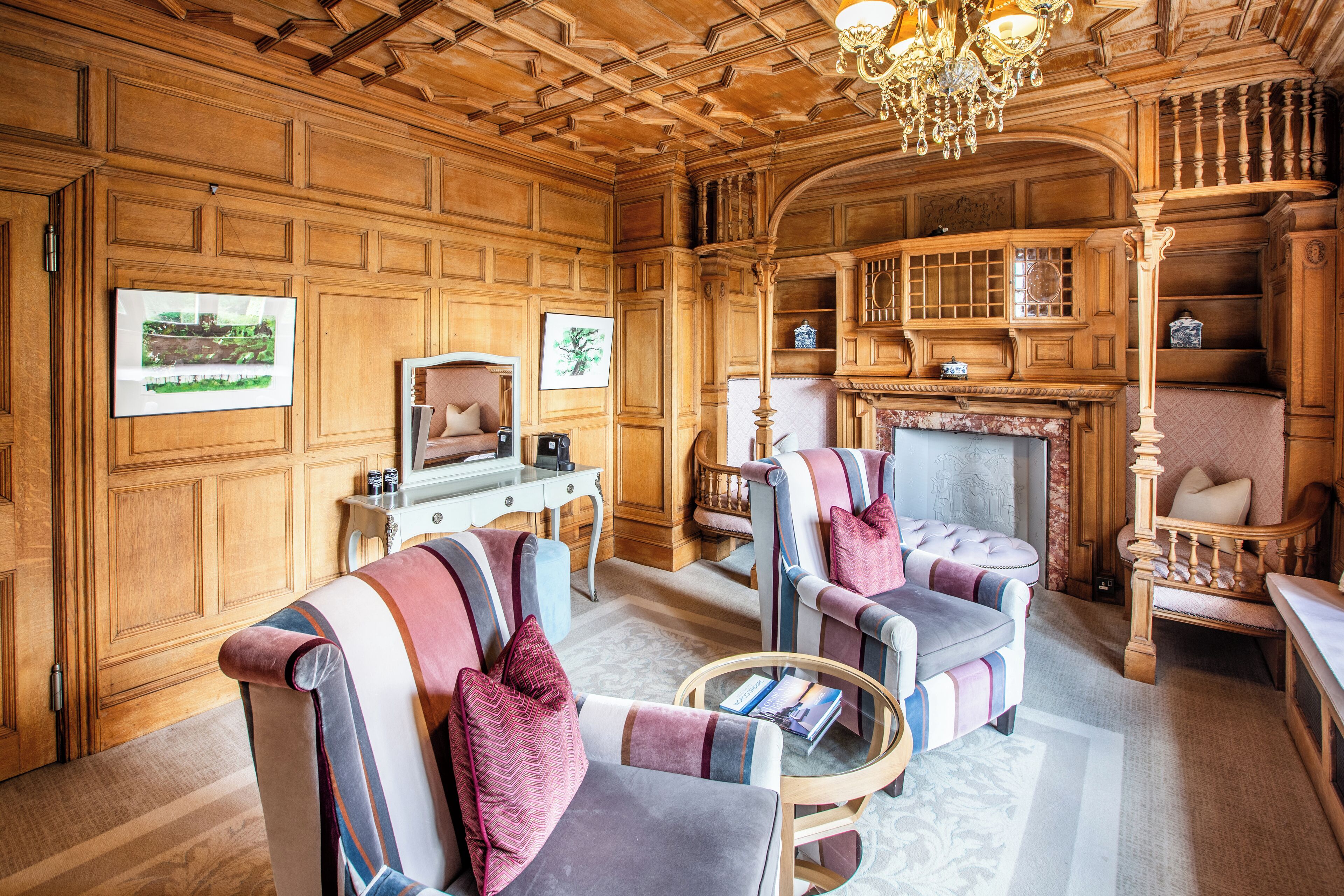 junior room | living area | tv