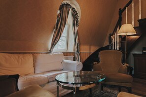 Junior Suite, 1 Bedroom | Living room