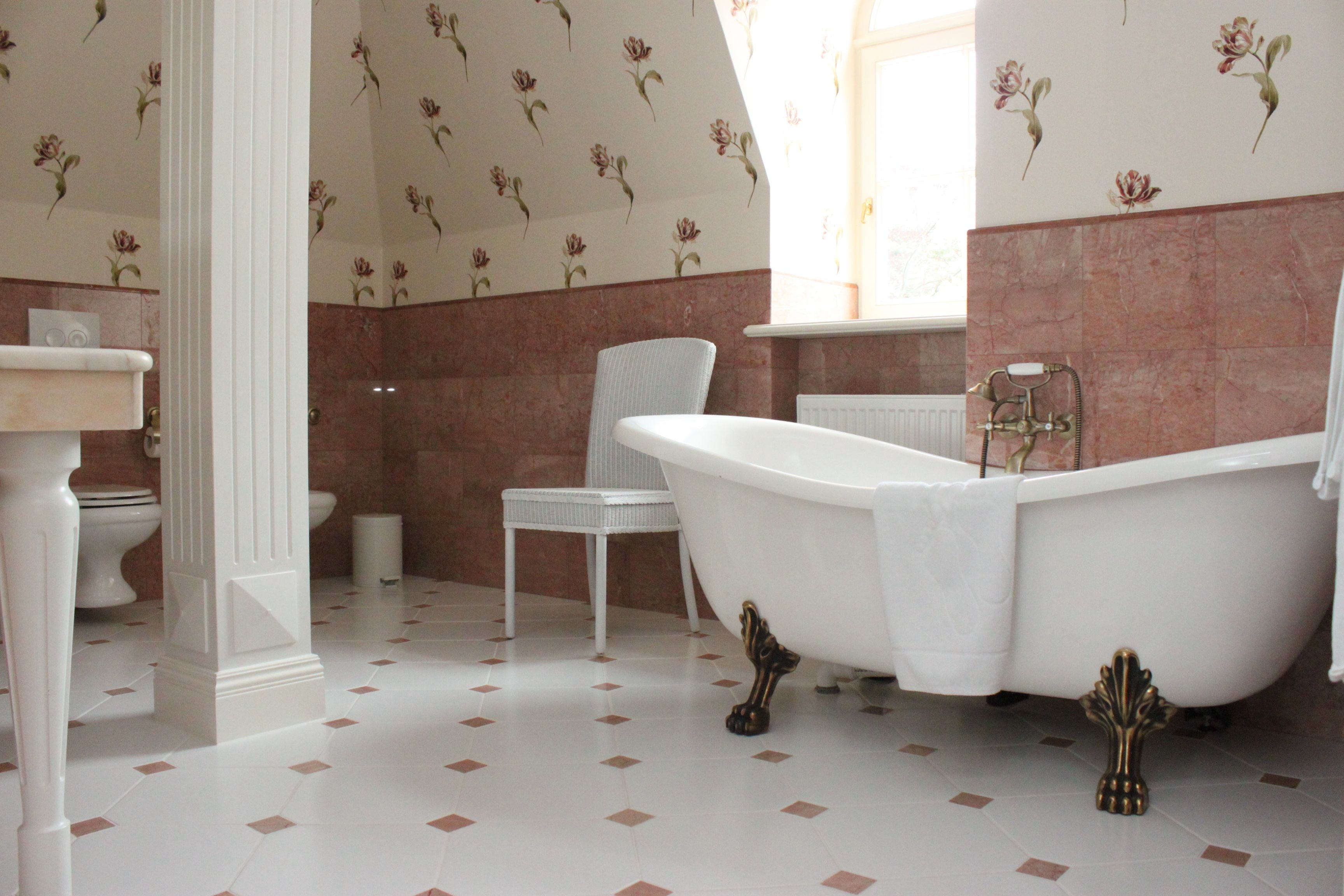 Senior-svíta - 1 svefnherbergi | Baðherbergi | Sturta, snyrtivörur frá þekktum framleiðendum, handklæði