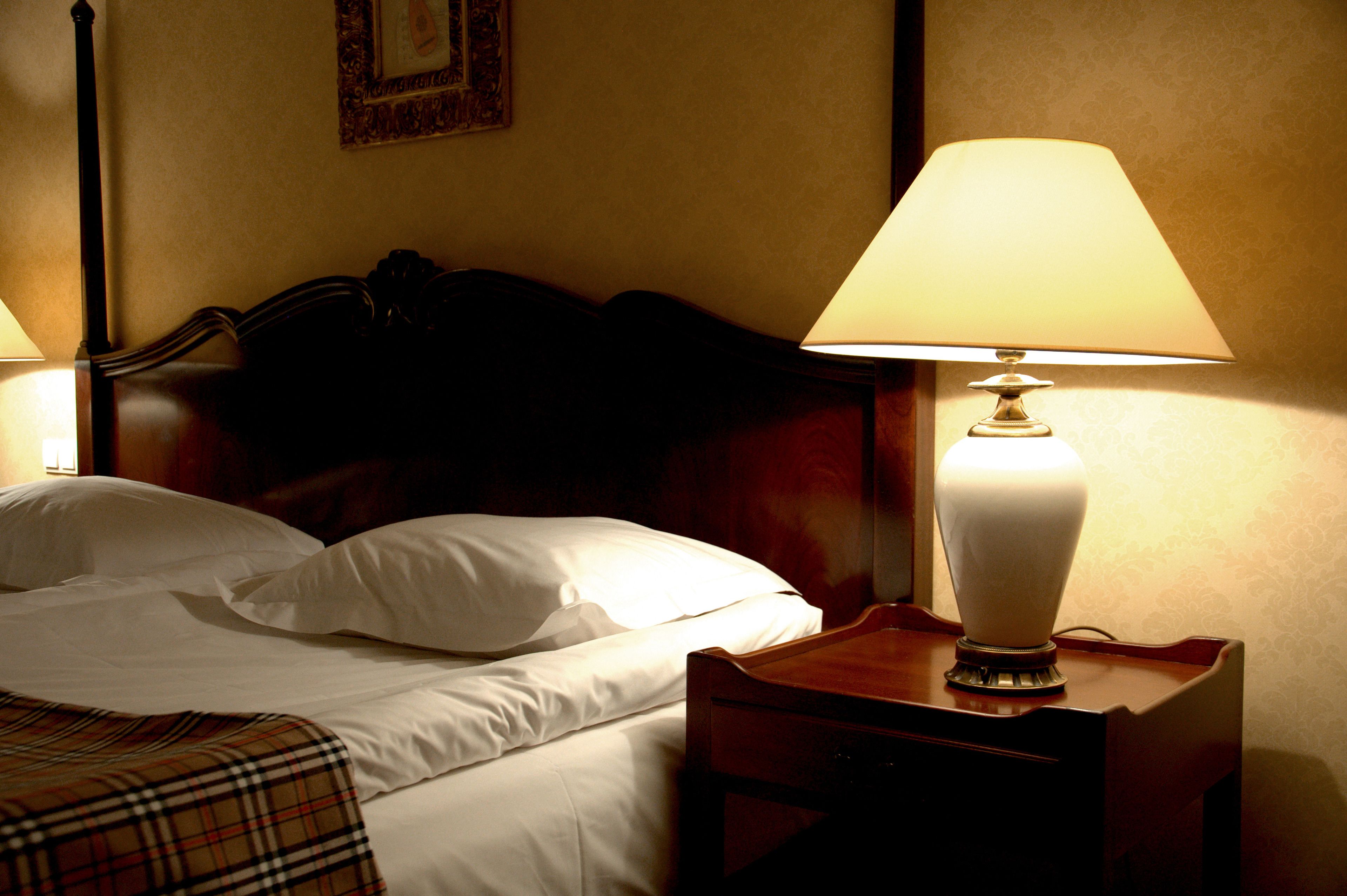 Minibar, caja fuerte, sistema de insonorización y cunas gratuitas