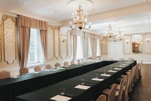 Meeting facility - Dwór Sieraków (Dobczyce)