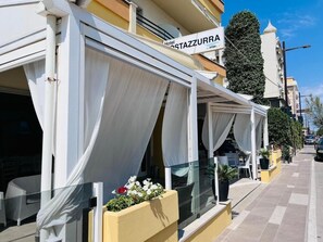 Terrace/patio - Hotel Costazzurra (Rimini)