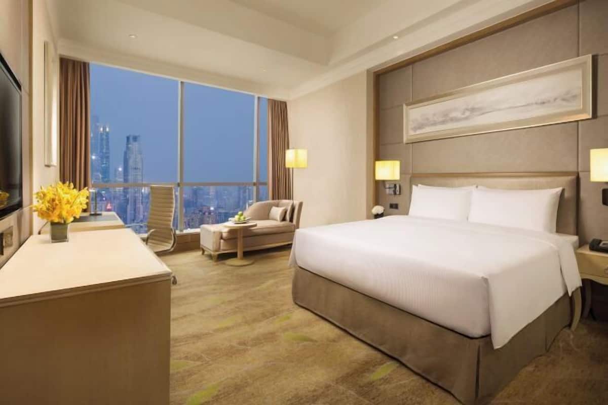 1 bedroom, premium bedding, in-room safe, desk