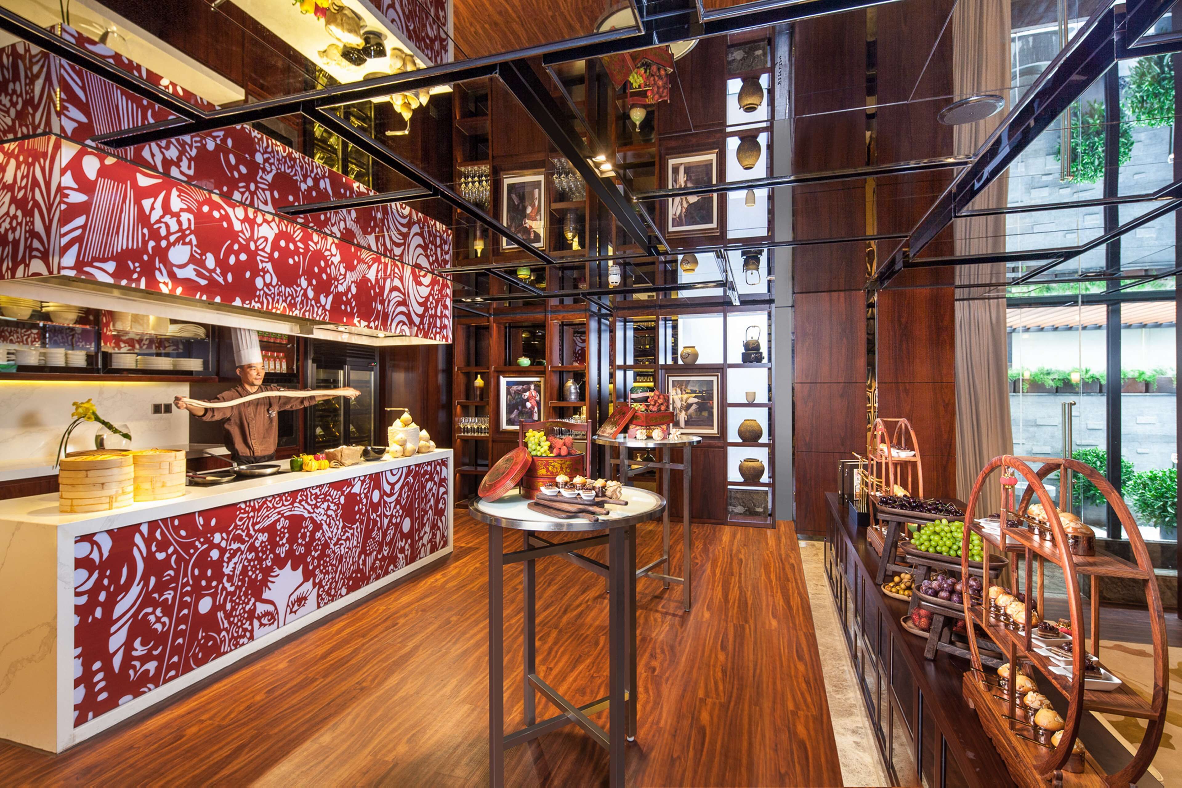 2 restaurants, breakfast, lunch, dinner served; international cuisine