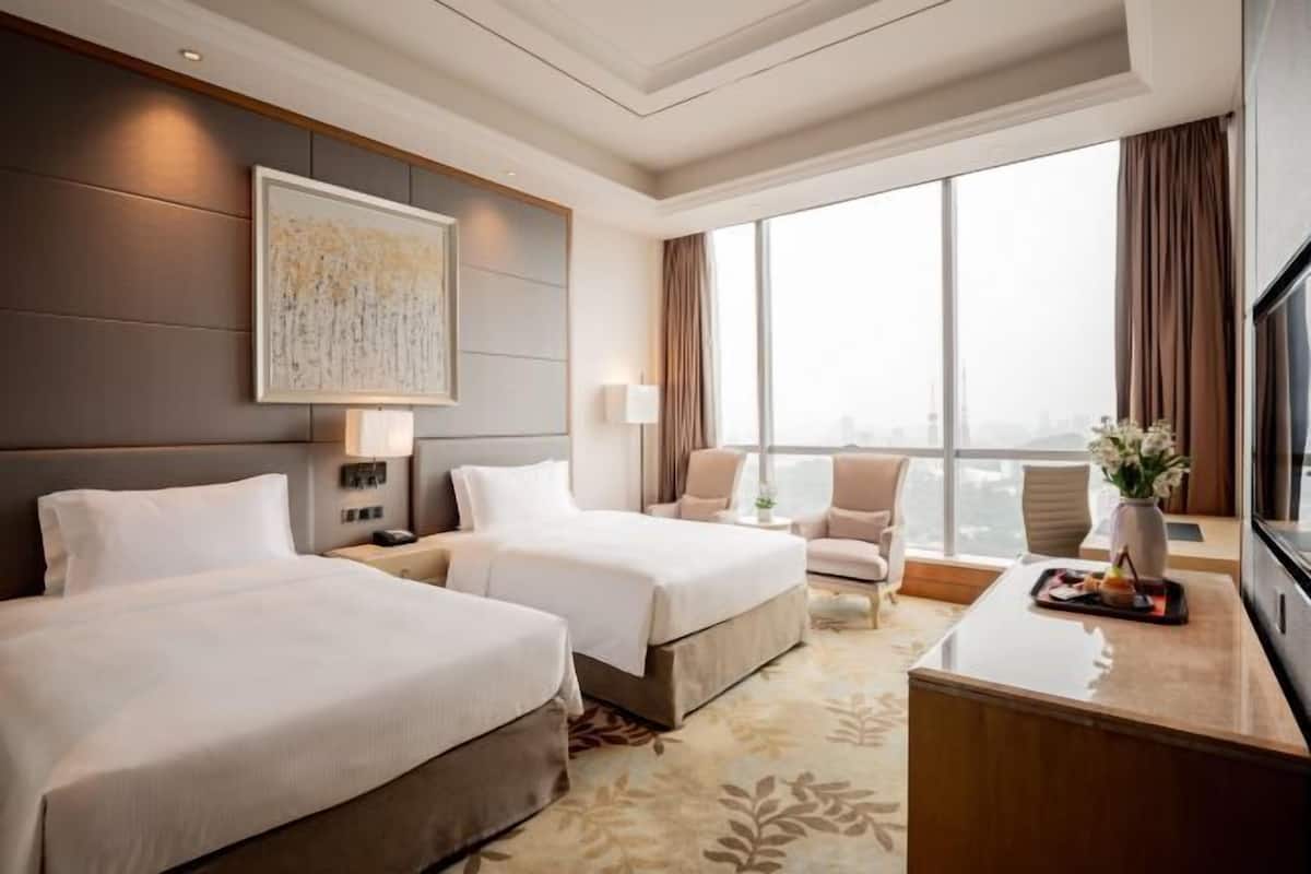 1 bedroom, premium bedding, in-room safe, desk