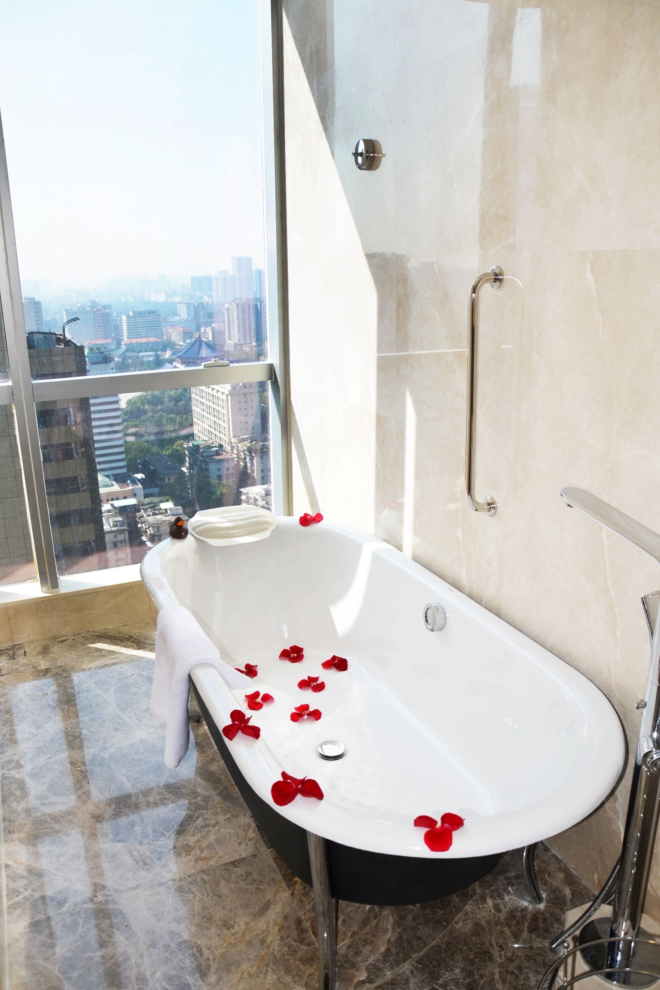 Separate tub and shower, deep soaking tub, rainfall showerhead
