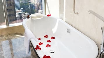 Separate tub and shower, deep soaking tub, rainfall showerhead
