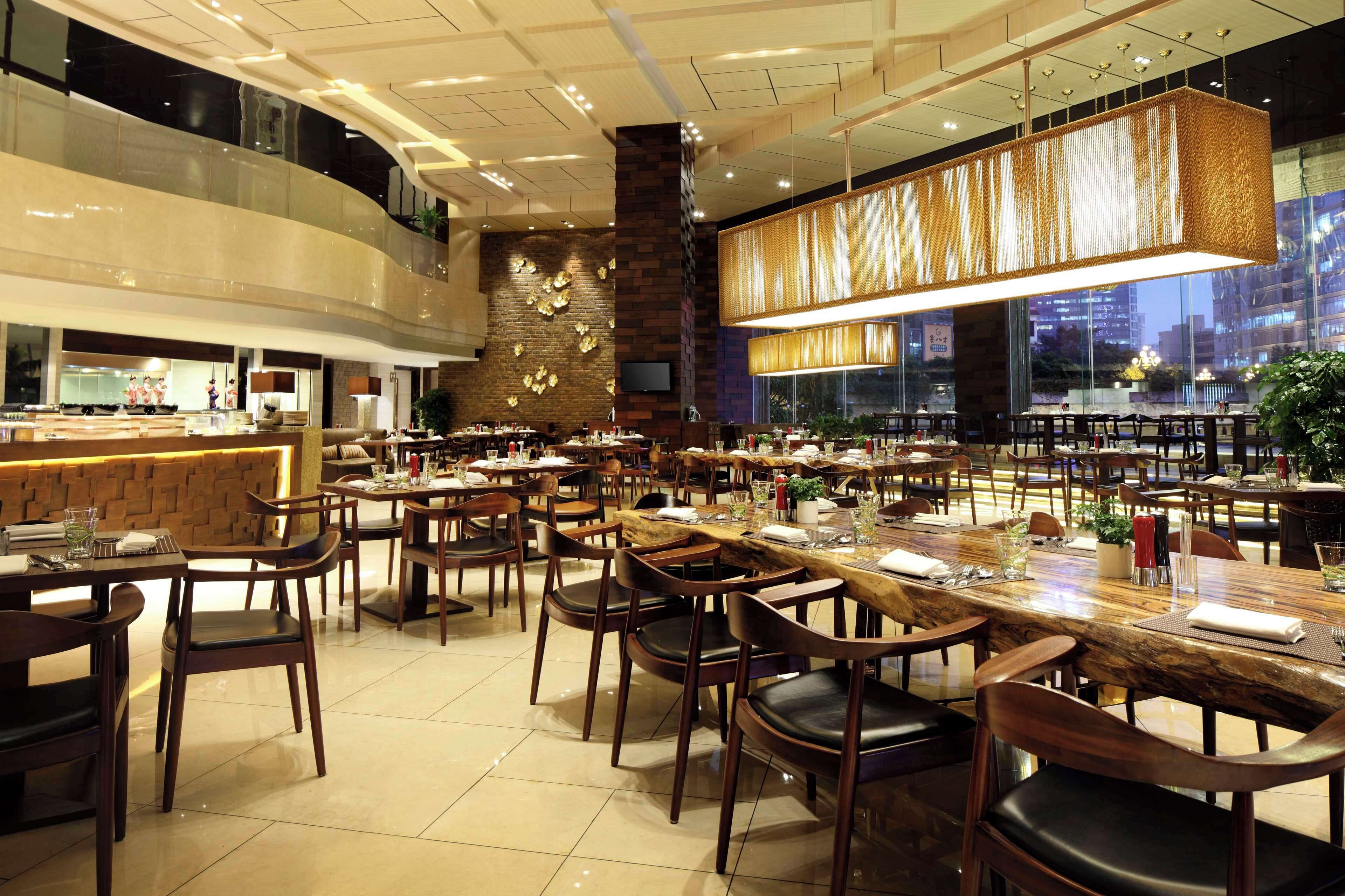 2 restaurants; breakfast, lunch, dinner, and brunch served