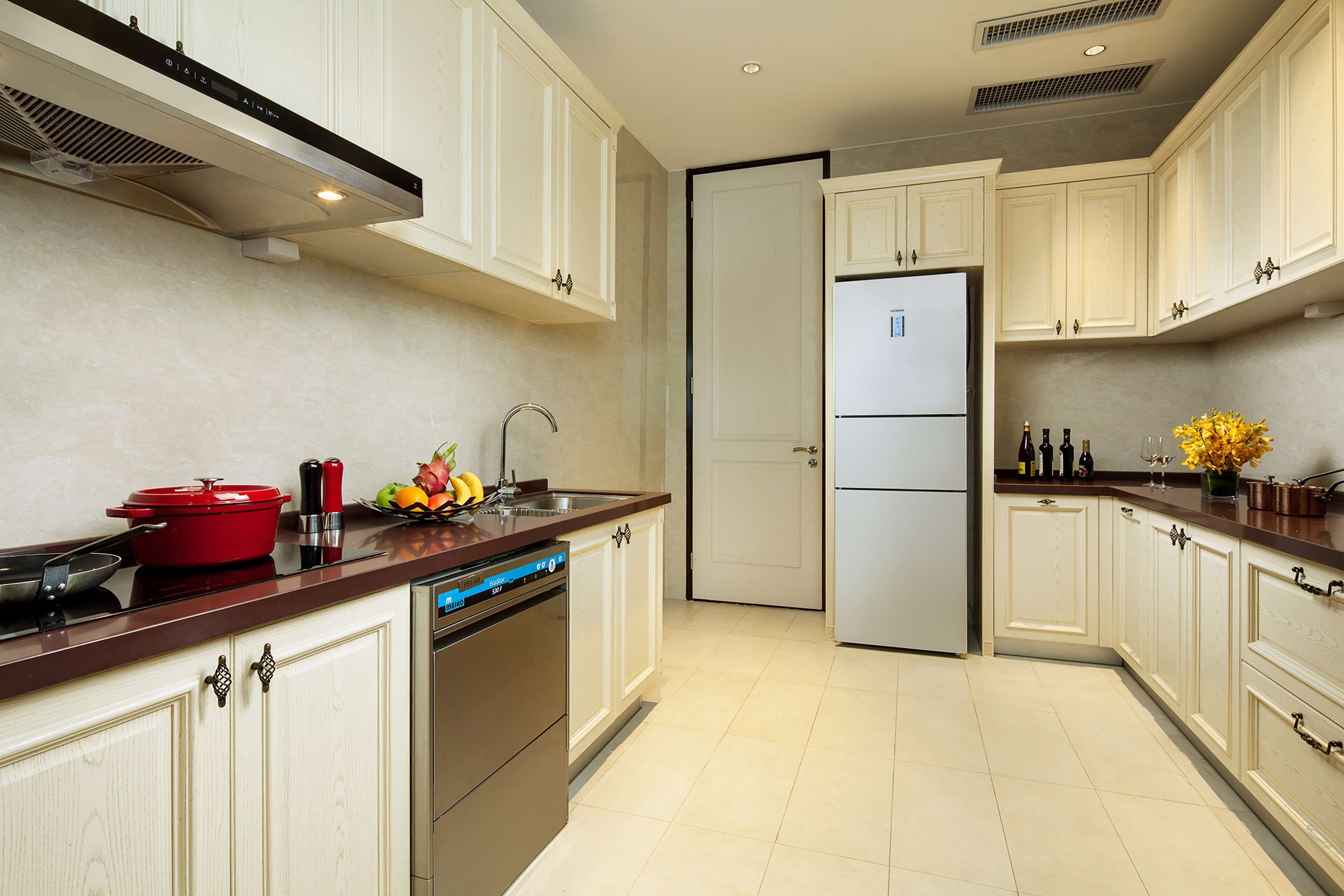 presidential suite | private kitchen | mini-fridge, coffee/tea maker