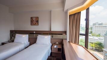 Caja fuerte, escritorio, wifi gratis