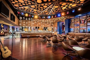 3 bars/lounges - Gila River Resorts & Casinos – Vee Quiva (Laveen)