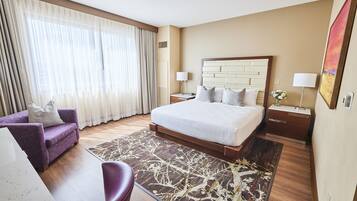 Premium bedding, desk, iron/ironing board, free cribs/infant beds