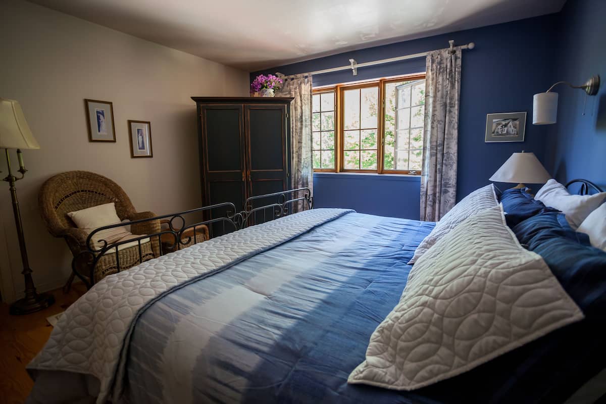Habitación superior, 1 cama King size | Sábanas de algodón egipcio y ropa de cama de alta calidad