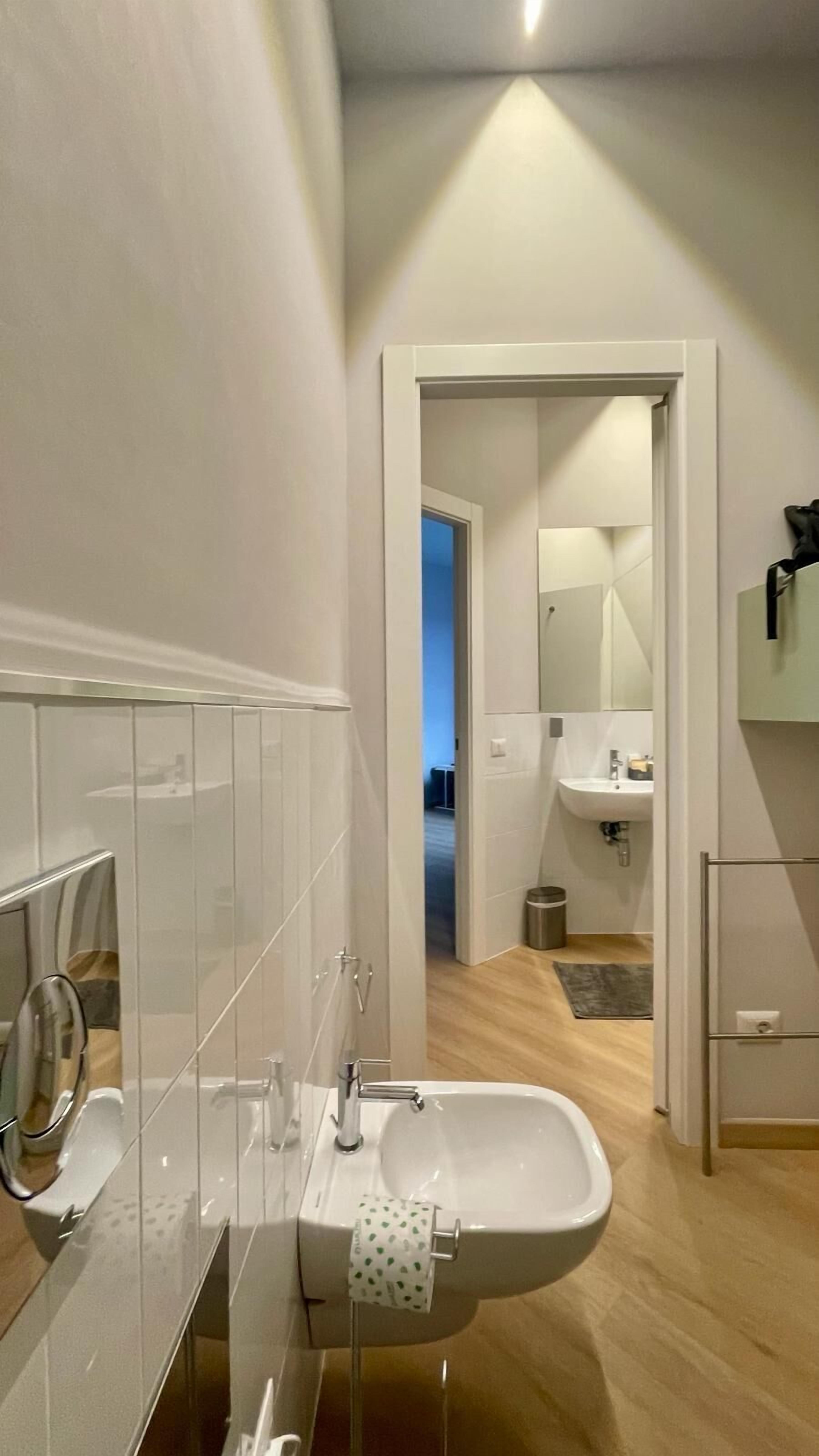 deluxe apartment, 1 bedroom | bathroom | shower, free toiletries, hair dryer, slippers