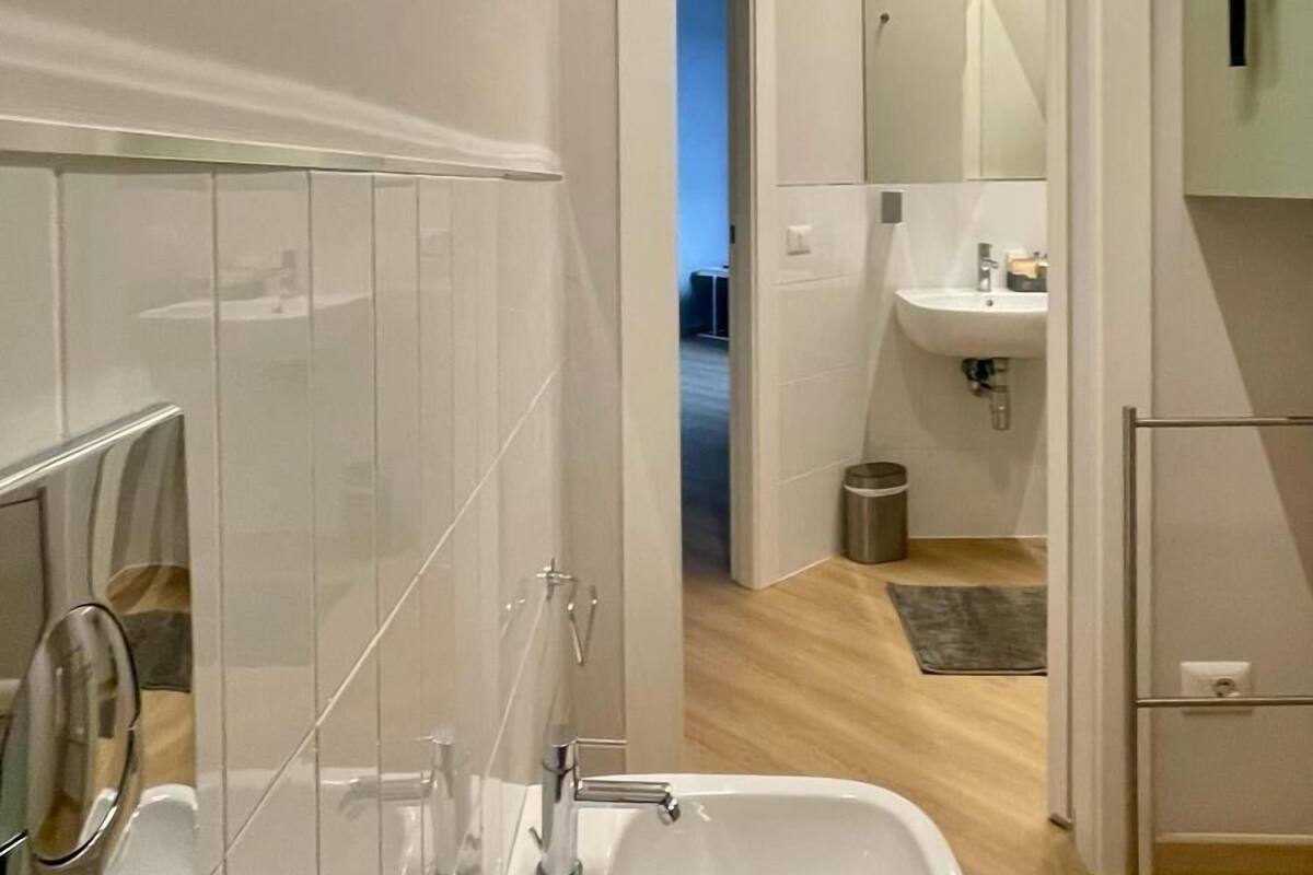 deluxe apartment, 1 bedroom | bathroom | shower, free toiletries, hair dryer, slippers