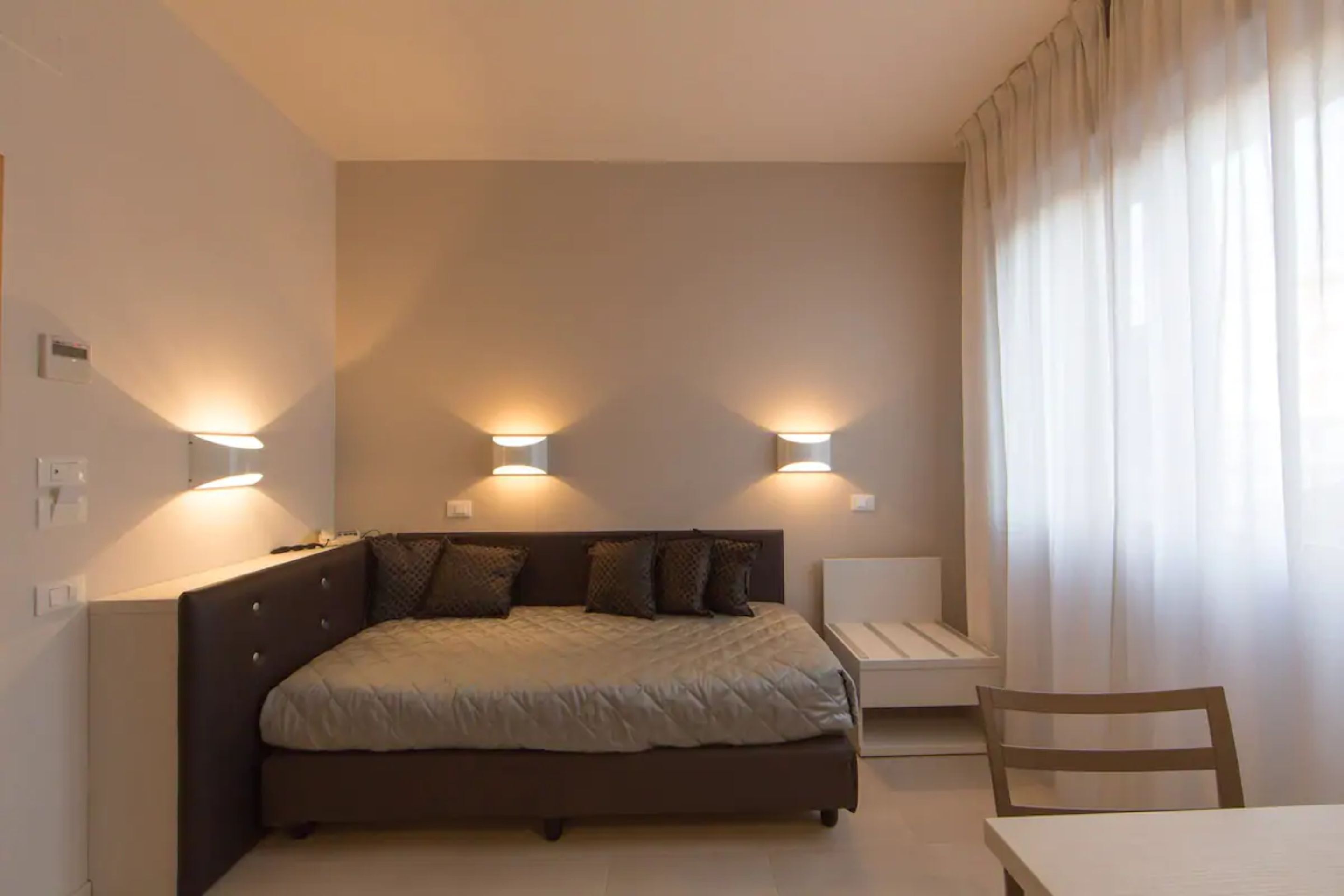 basic single room, 1 single bed | 1 bedroom, frette italian sheets, premium bedding, memory-foam beds