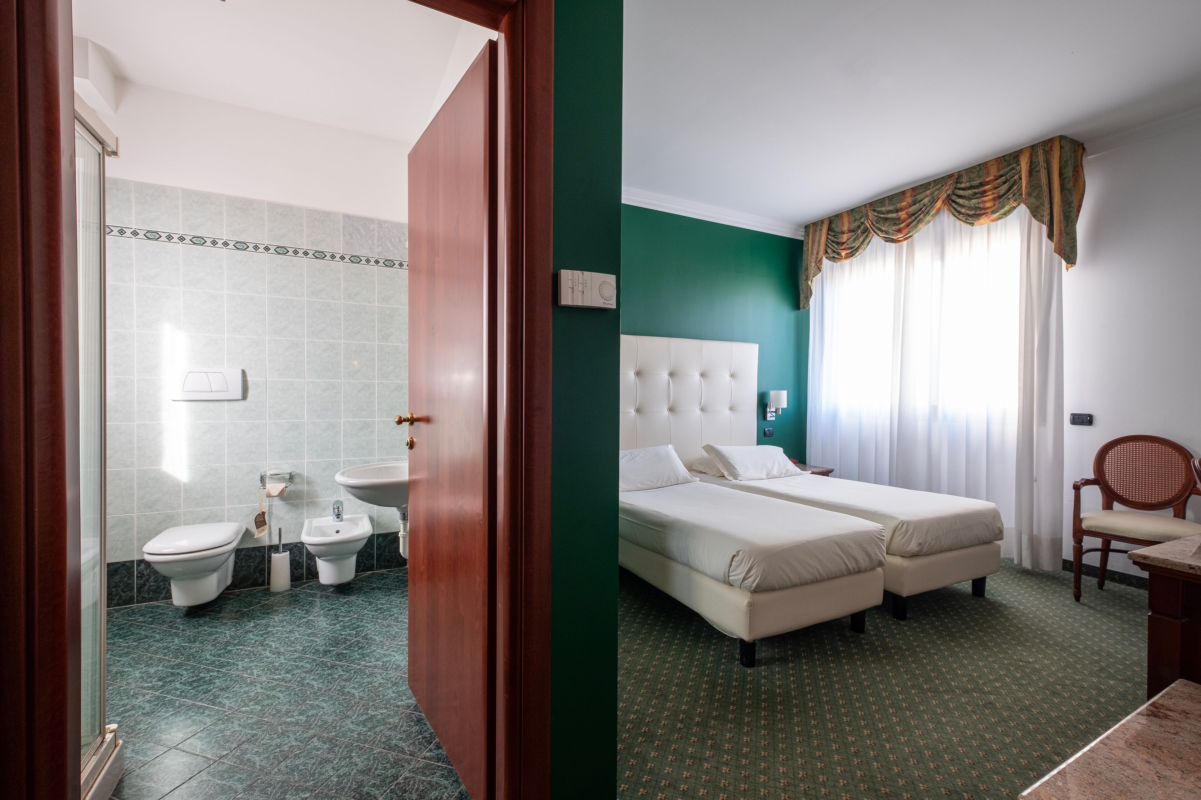 standard room, 2 single beds | down duvets, minibar, in-room safe, desk