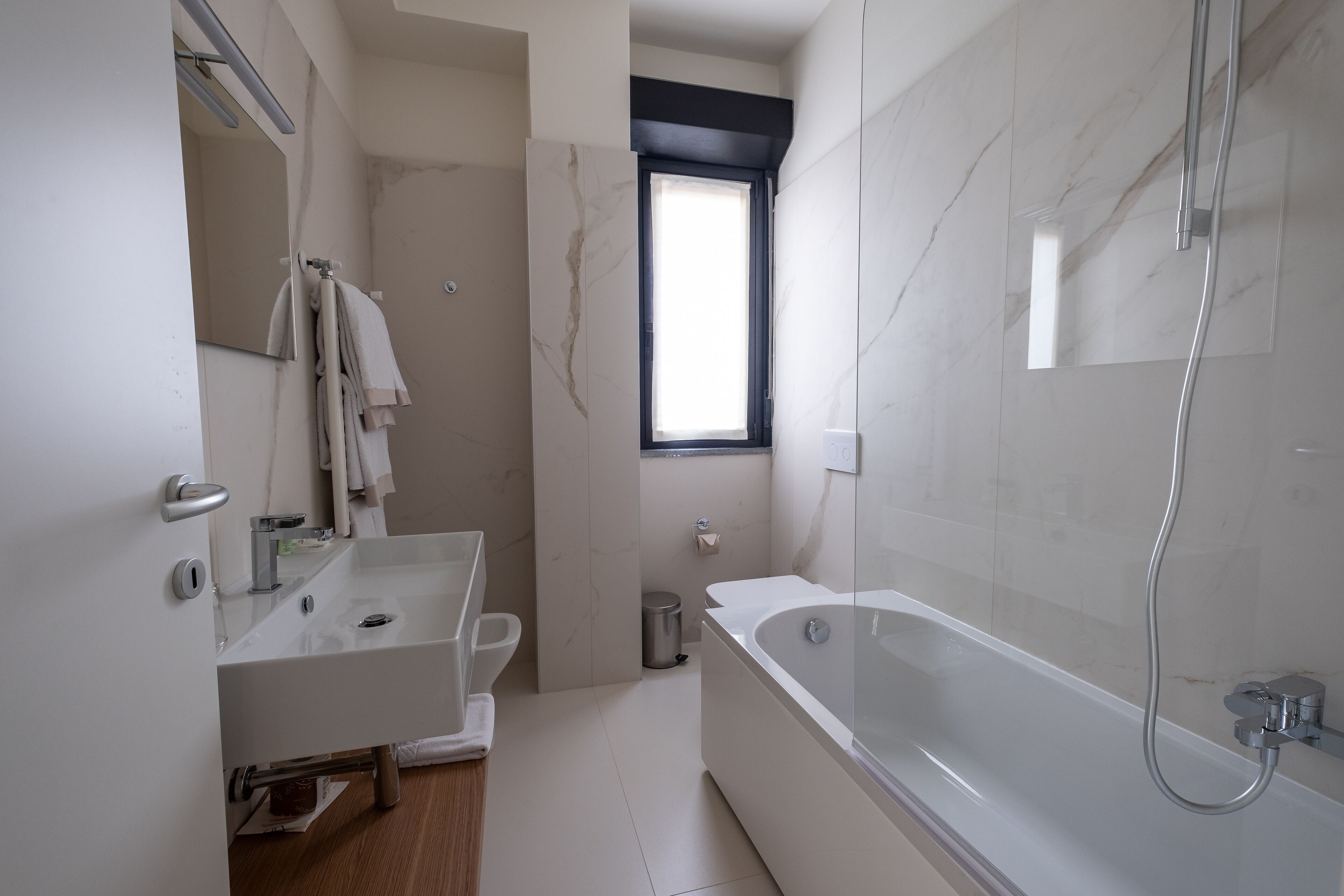 suite | bathroom | free toiletries, hair dryer, towels