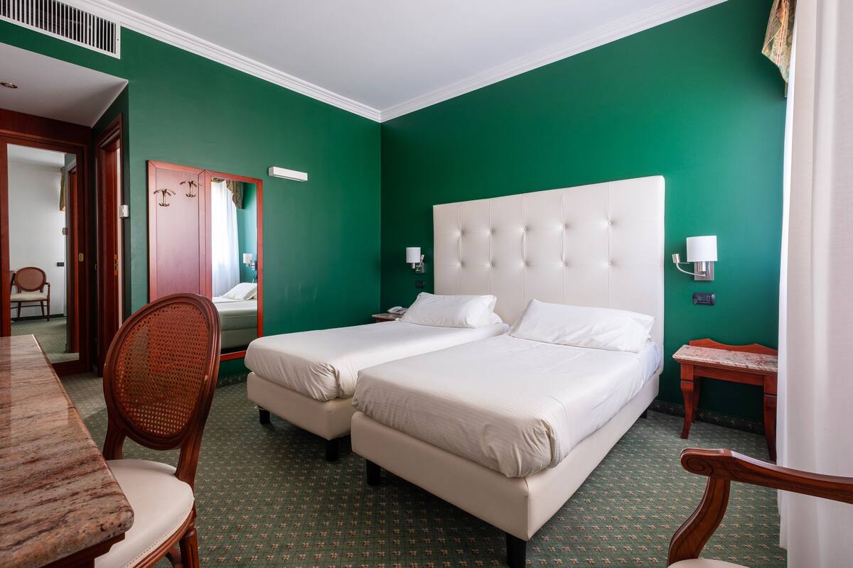 Standard Room, 2 Single Beds | Down duvets, minibar, in-room safe, desk