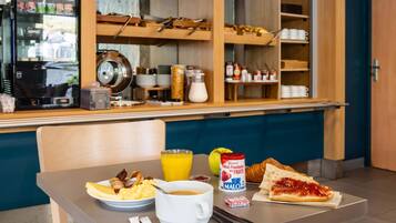 Desayuno buffet todos los días (con cargo)