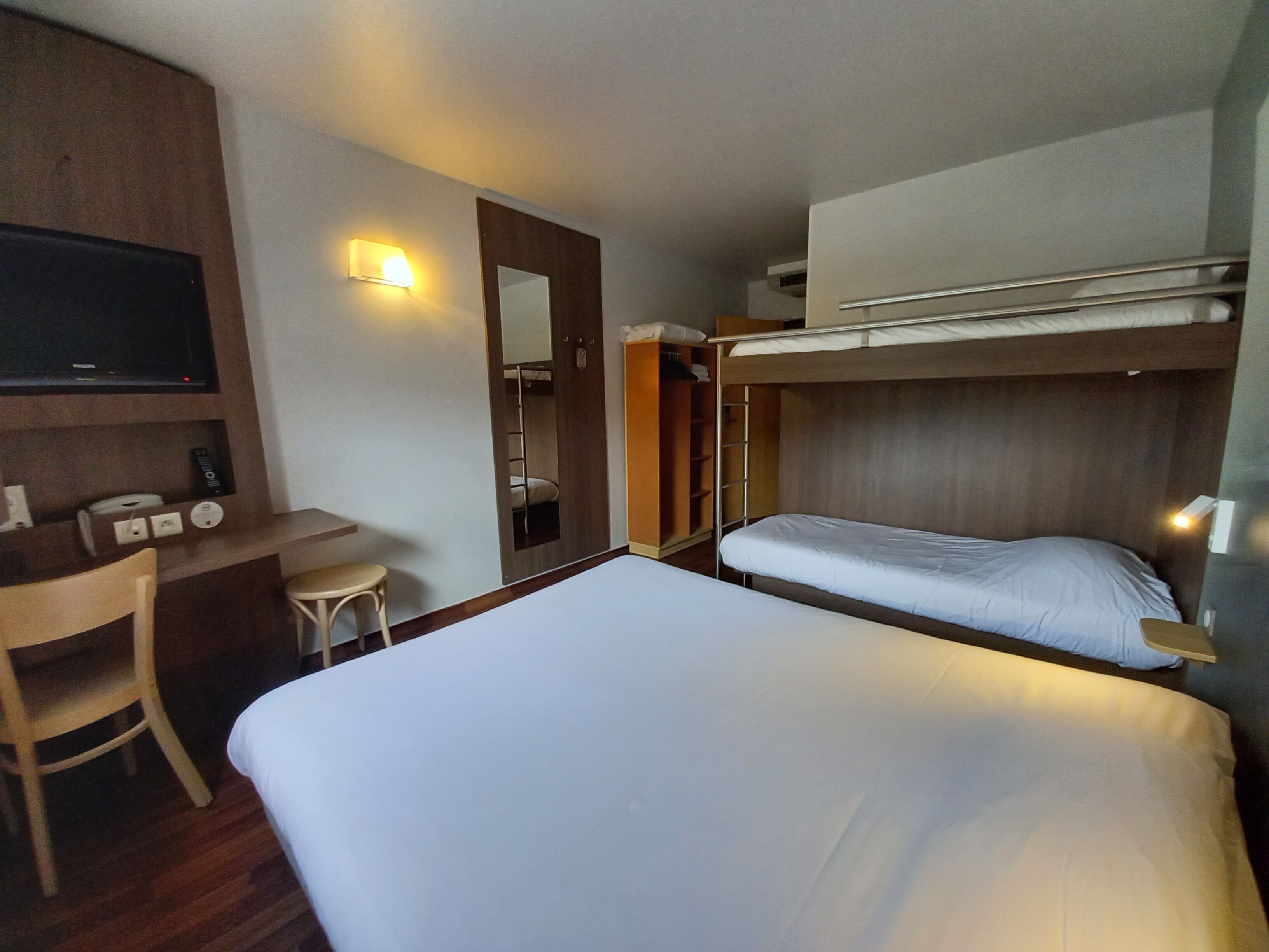 quadruple room, non smoking | 1 bedroom, premium bedding, desk, soundproofing