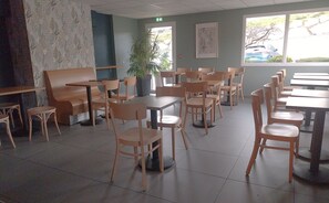 Daily buffet breakfast for a fee - B&B HOTEL Saint-Etienne Monthieu (Saint-Etienne)