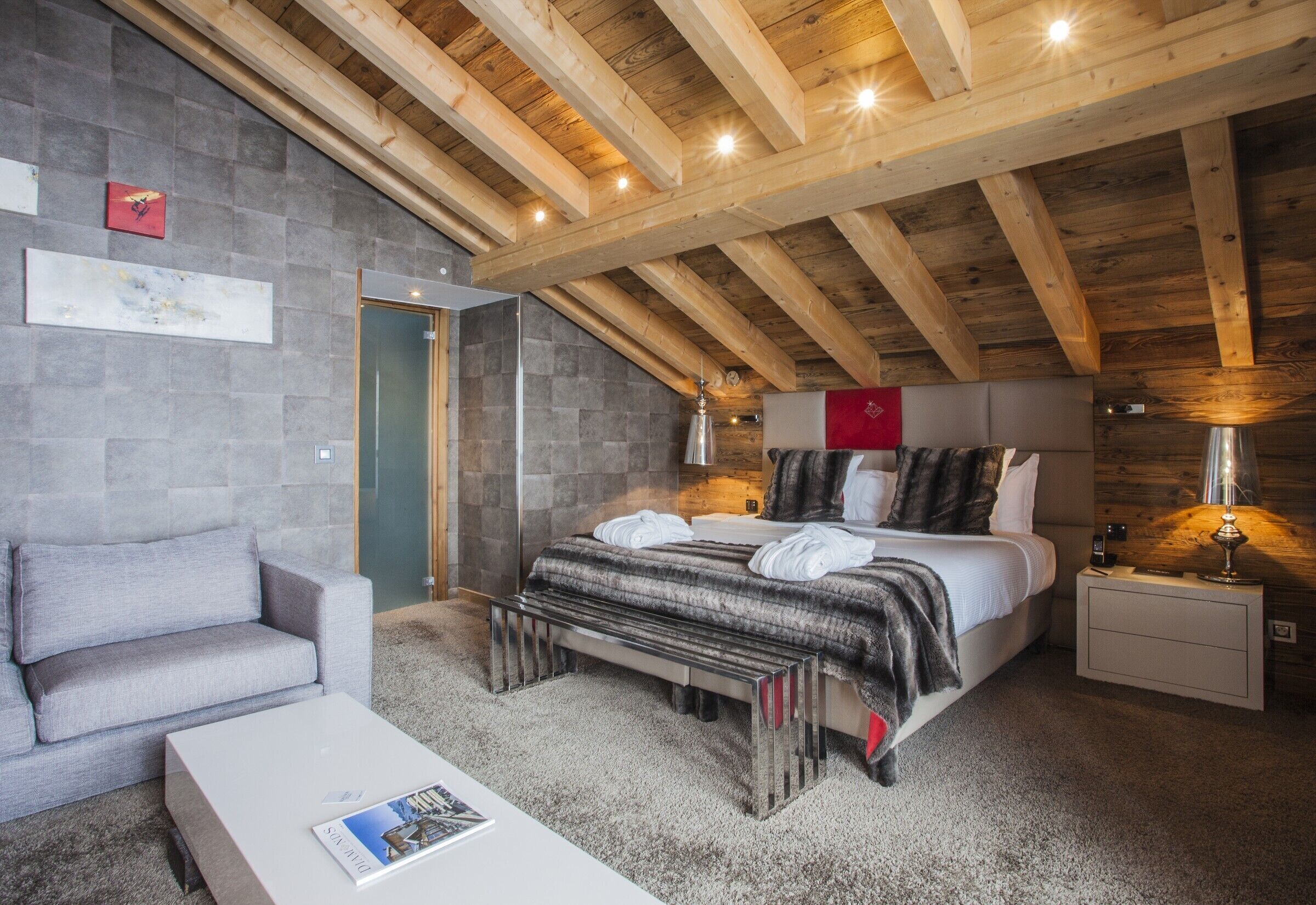 Premium bedding, minibar, in-room safe, desk