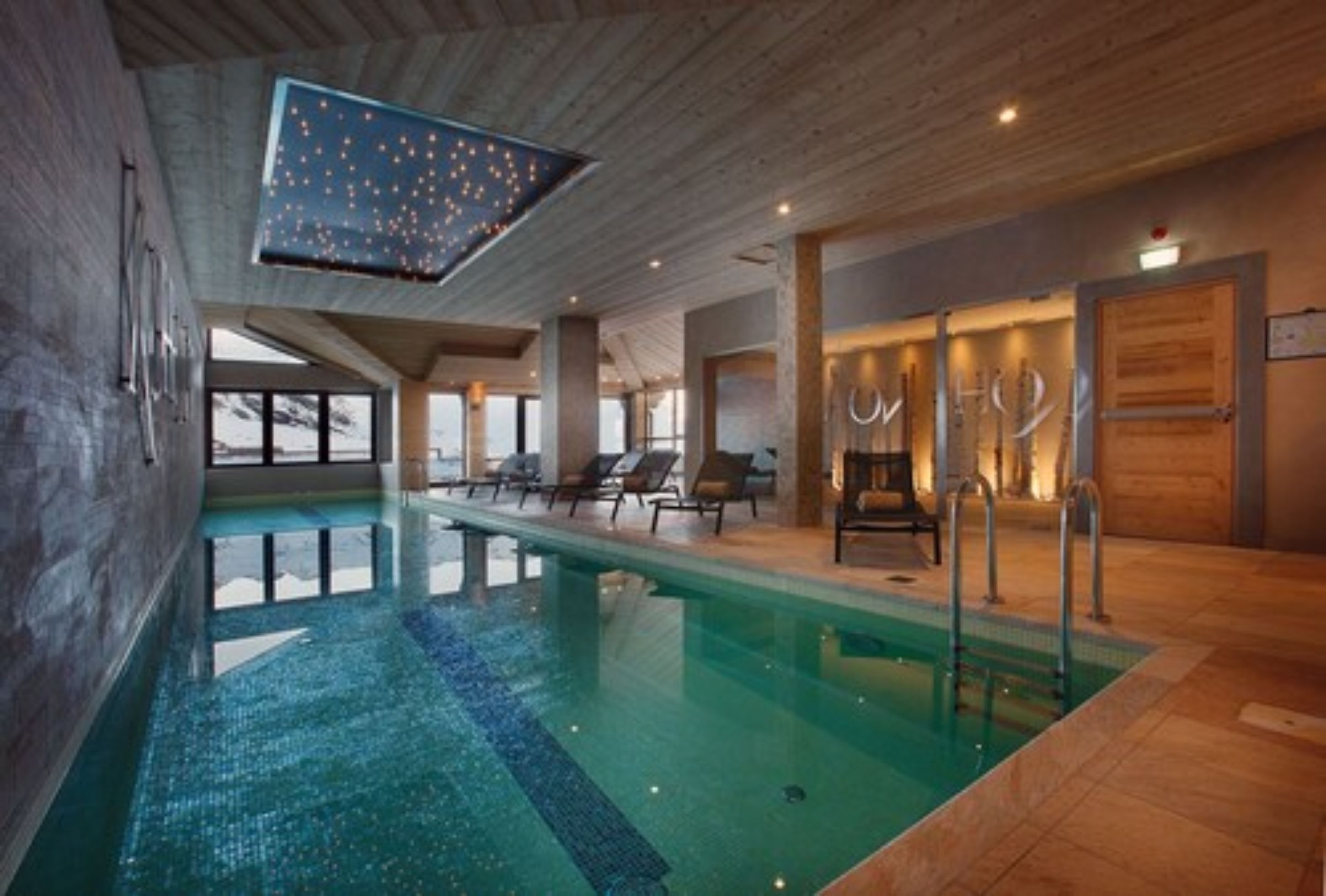 2 indoor pools, pool loungers