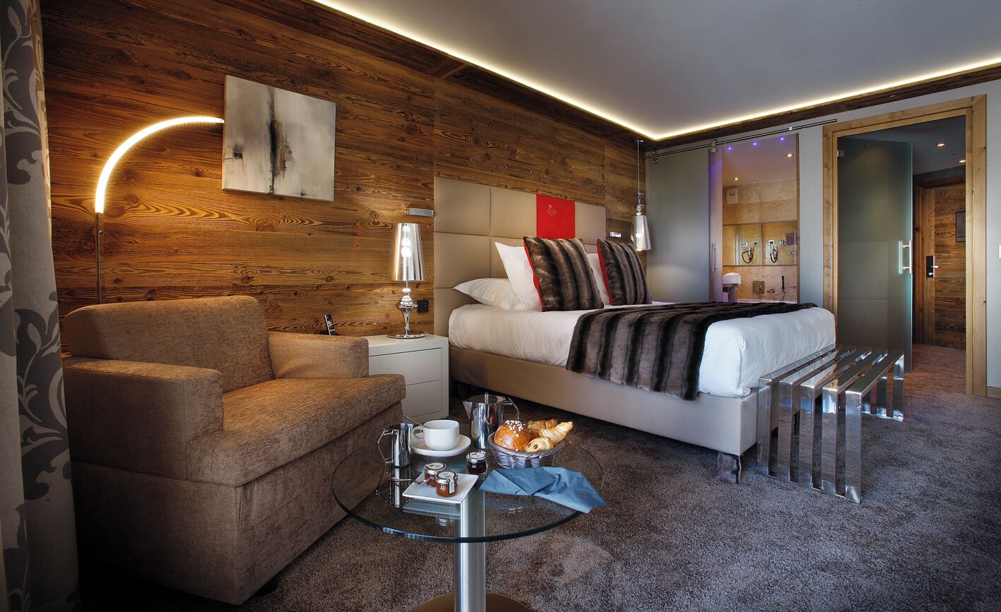 Ropa de cama de alta calidad y minibar 