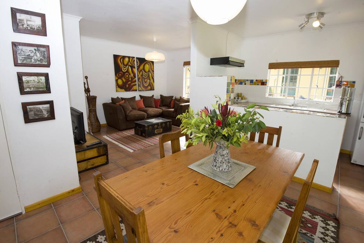 Cottage | Private kitchen | Coffee/tea maker, cookware/dishes/utensils