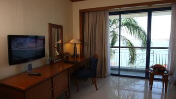 Deluxe Room, 1 Double Bed, Sea View | Free WiFi