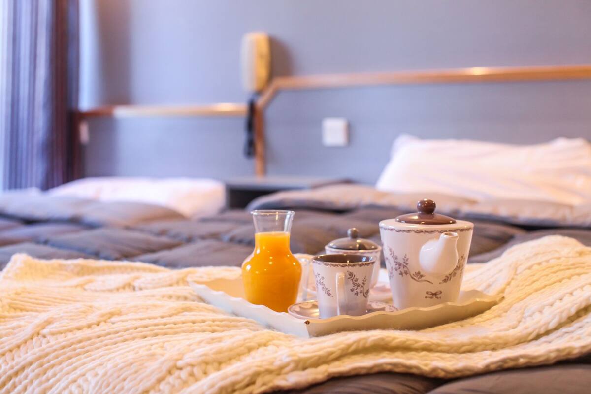 Desk, soundproofing, cots/infant beds, free WiFi