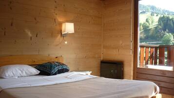 Iron/ironing board, cots/infant beds, free WiFi