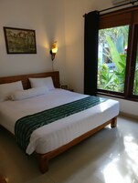 Caja de seguridad en la habitación, escritorio y cortinas blackout 