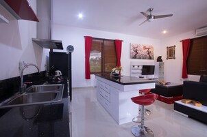 套房, 2 间卧室 | 早餐区 | 每日供应欧陆式早餐（每人 IDR 70000）