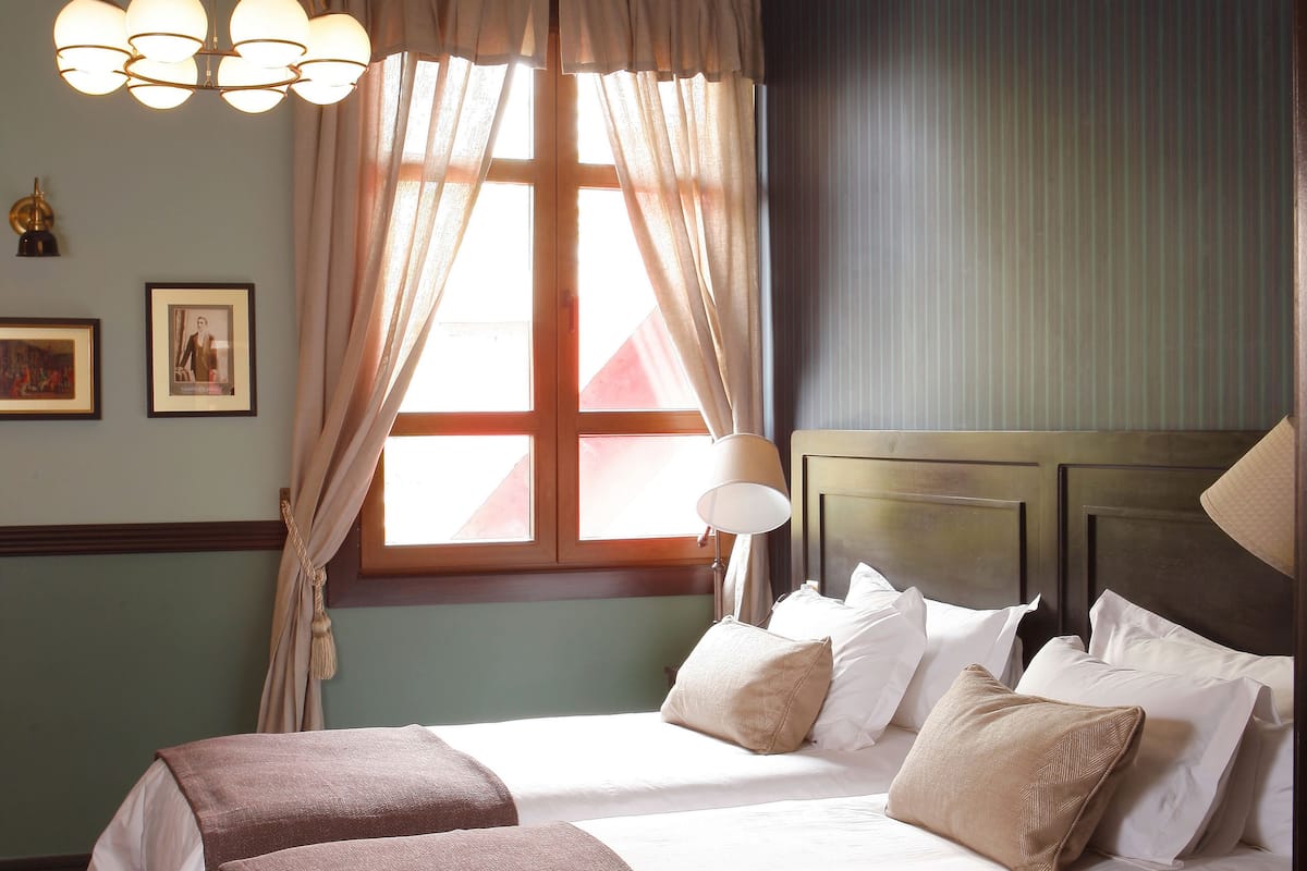 classic double room, 1 queen bed | 1 bedroom, egyptian cotton sheets, premium bedding, in-room safe