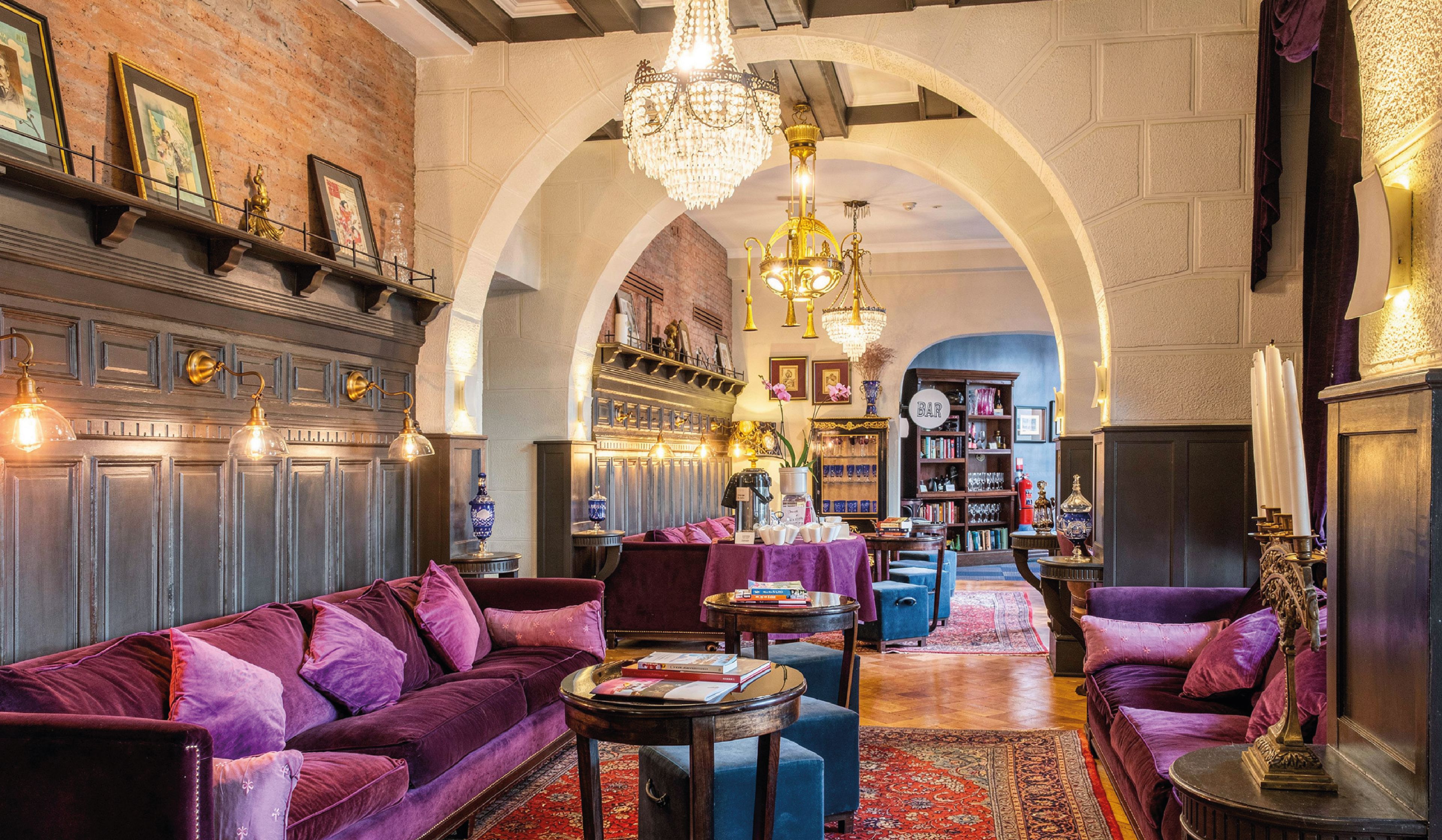 Lobby-lounge