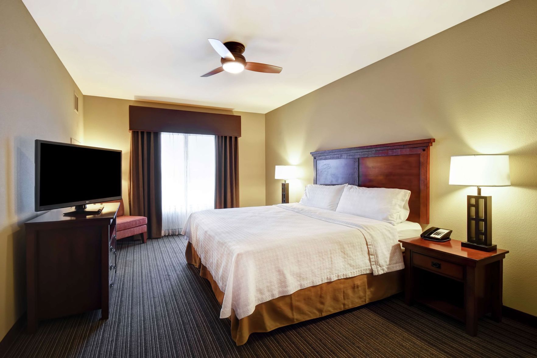 In-room safe, free WiFi, bed sheets