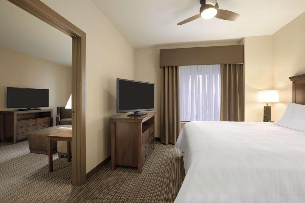 In-room safe, free WiFi, bed sheets