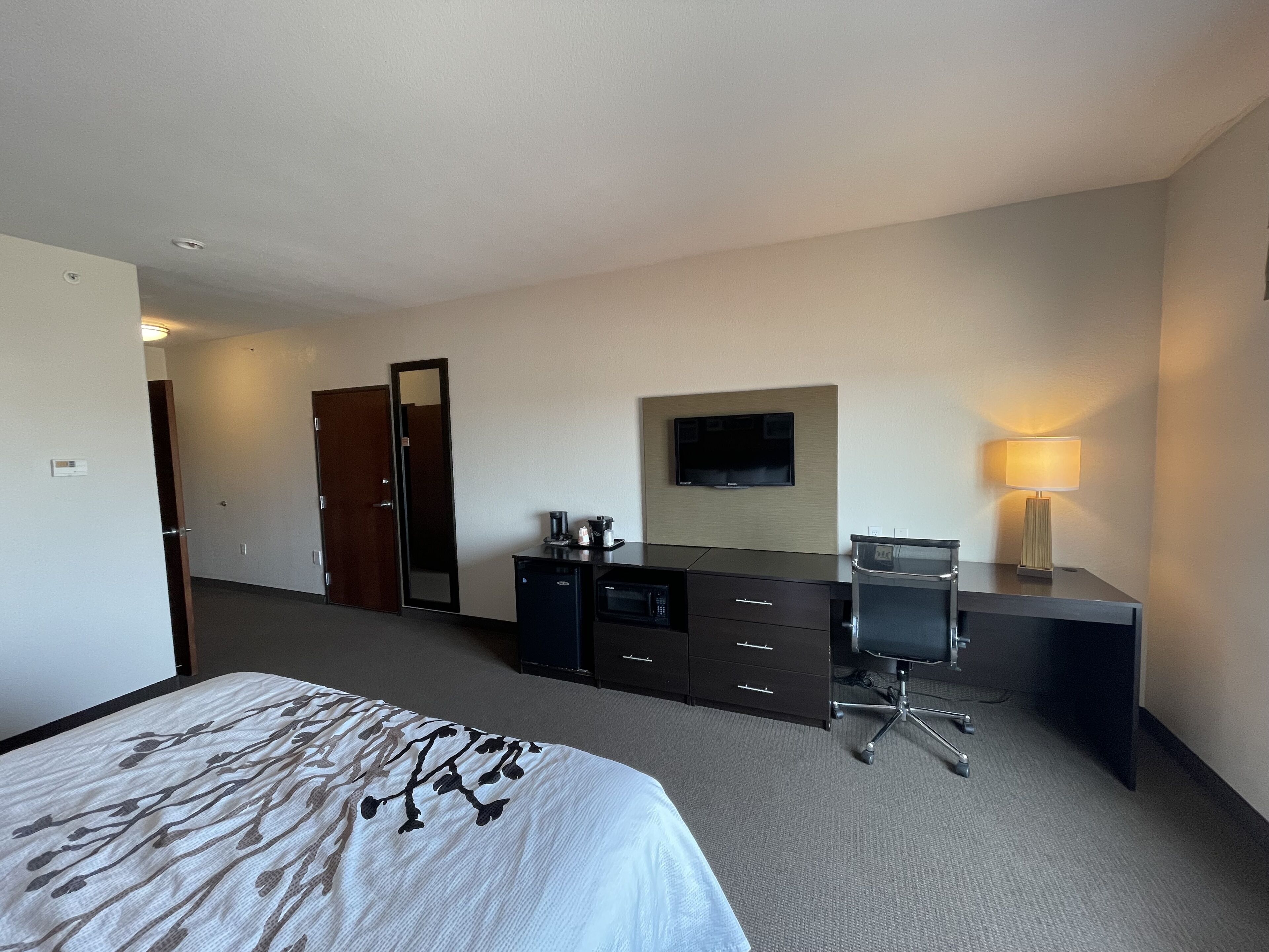 desk, laptop workspace, iron/ironing board, free wifi