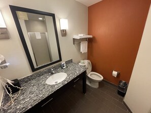 Bathroom - Sleep Inn & Suites Hennessey (Hennessey)