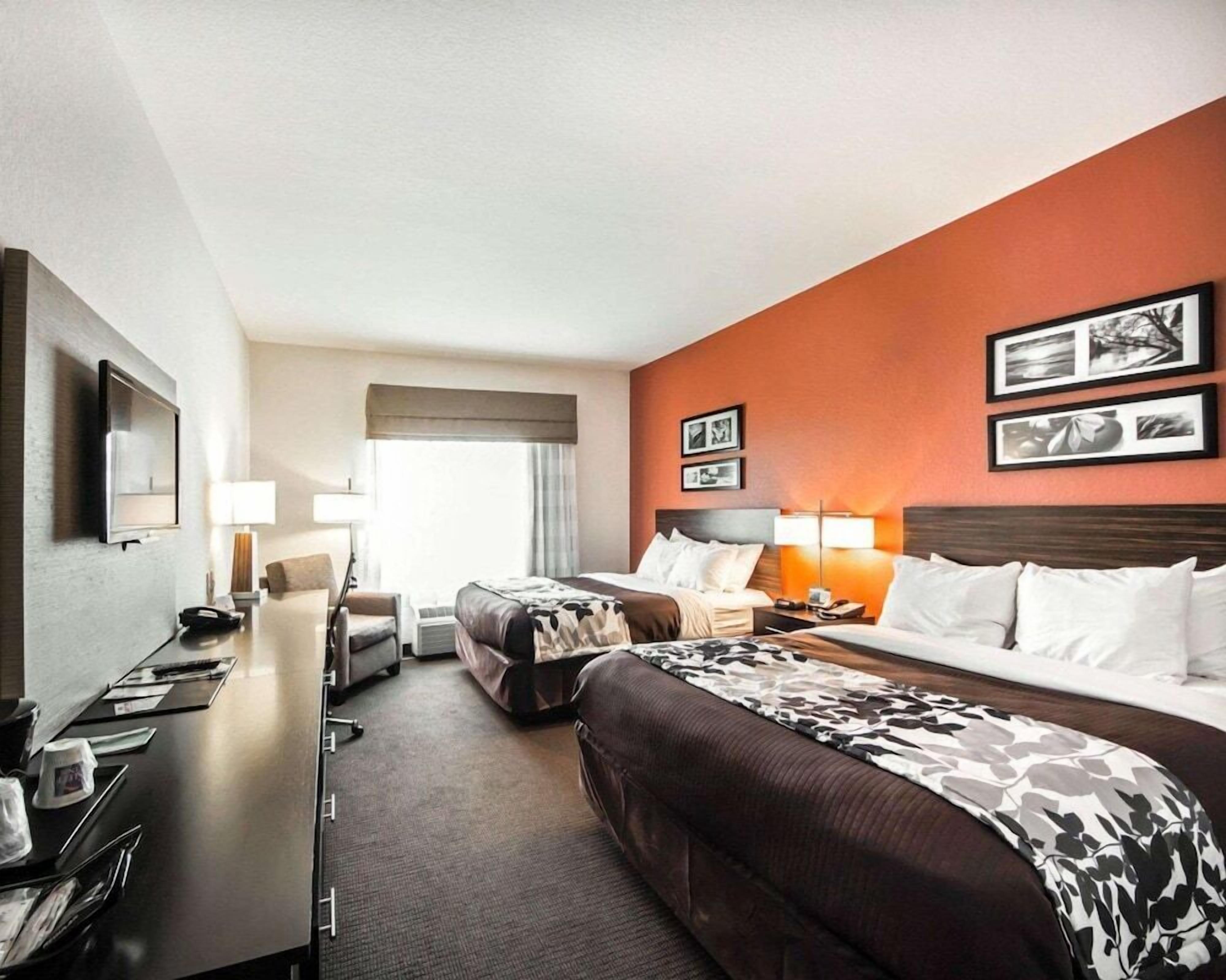 Desk, laptop workspace, iron/ironing board, free WiFi