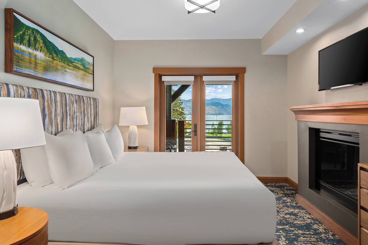 Standard Condo, 3 Bedrooms, Non Smoking, Kitchen | Iron/ironing board, WiFi (surcharge), alarm clocks, bed sheets
