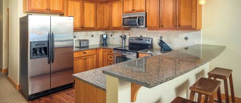 Full-size fridge, microwave, stovetop, dishwasher