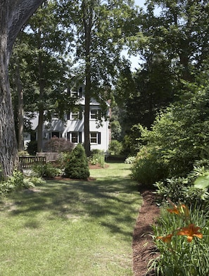 Property grounds - The Inn At Cape Cod (Yarmouth Port)