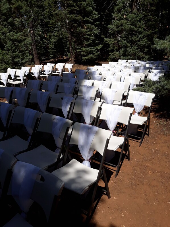 Outdoor wedding area - Pinewoods Resort (Duck Creek Village)