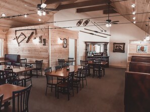 Restaurant - Pinewoods Resort (Duck Creek Village)