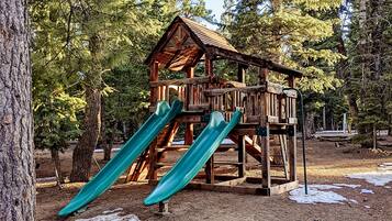 Children’s play area – outdoor