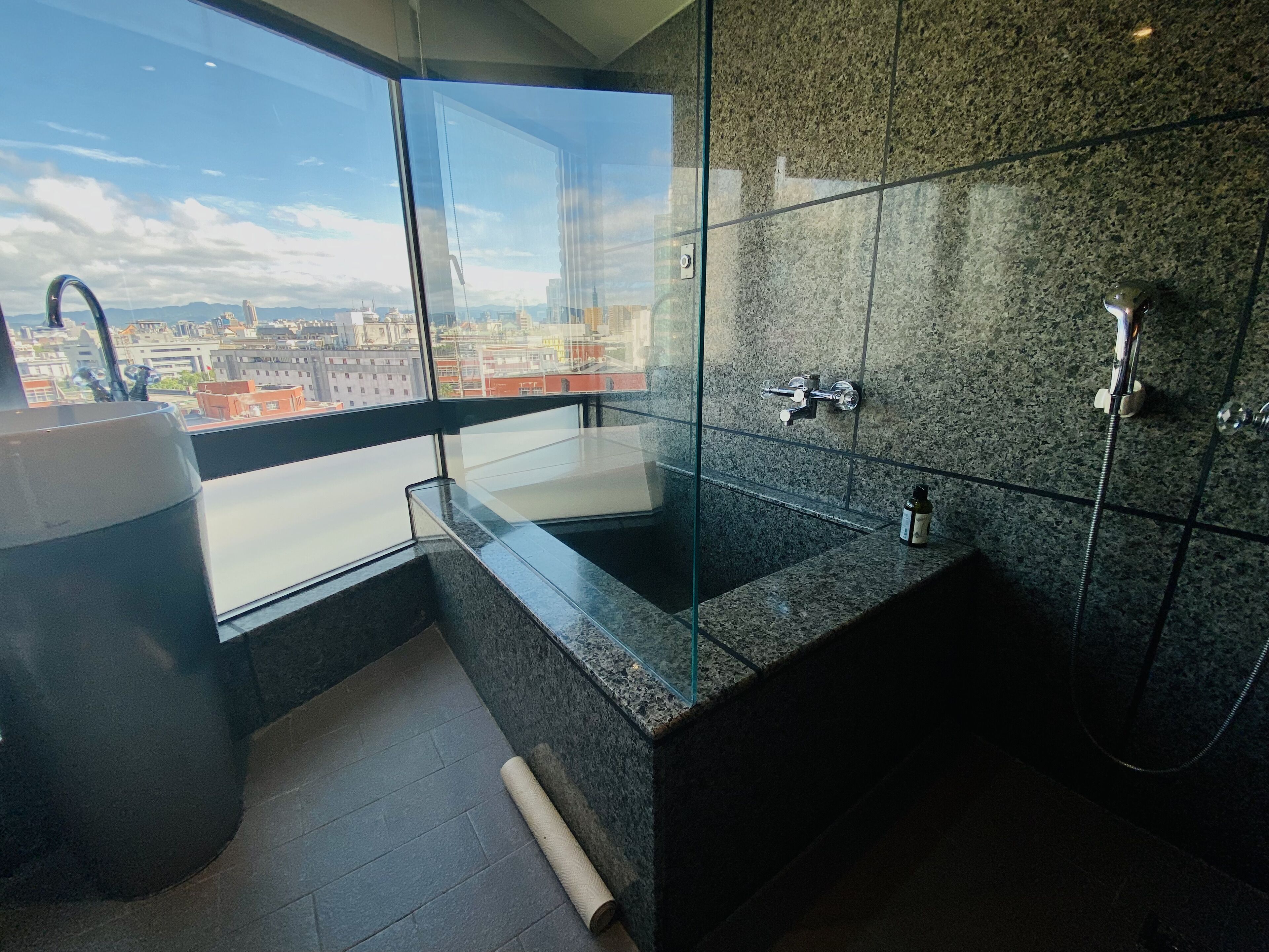 standard double room, 1 double bed | bathroom | hair dryer, slippers, towels, shampoo