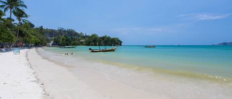 En la playa, toallas de playa y buceo